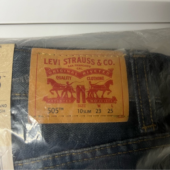 NWT Levi’s 505 Women’s Jeans Size 10 W23 x L30 Straight Leg - Picture 3 of 5